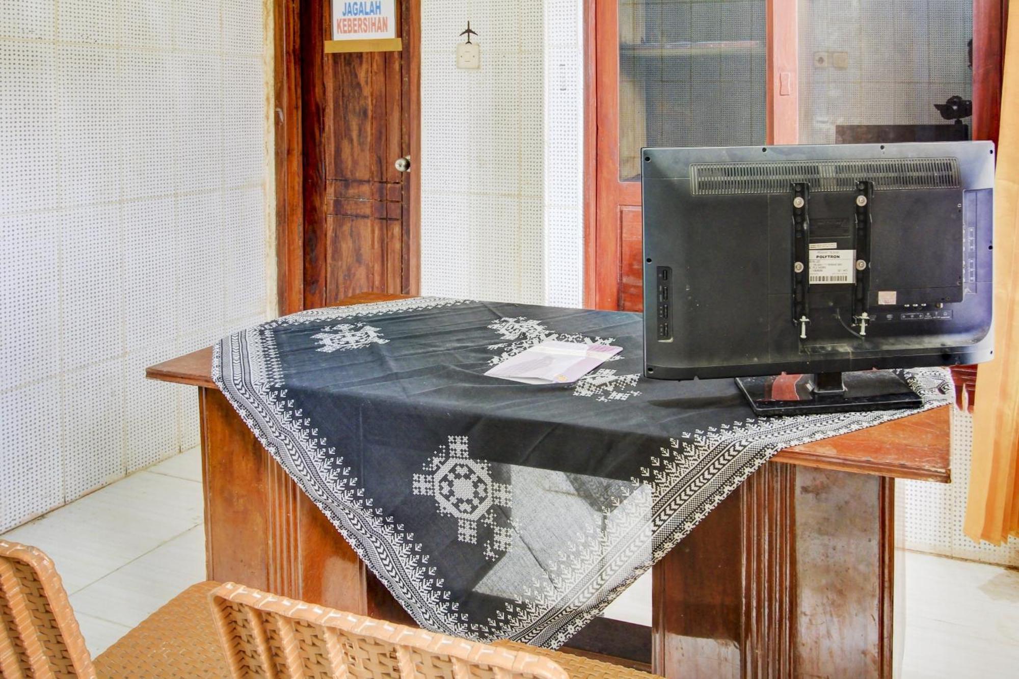 Oyo 90725 Zeevanna Guest House Syariah Kediri  Dış mekan fotoğraf