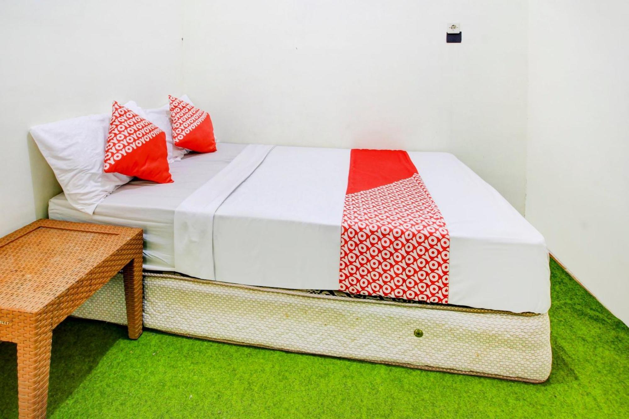 Oyo 90725 Zeevanna Guest House Syariah Kediri  Dış mekan fotoğraf